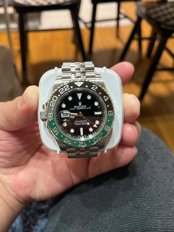 ロレックス GMTマスター 126720VTNr（高級時計）の商品画像 - 査定依頼日：2025年2月22日 - 最高査定価格：2,750,000円