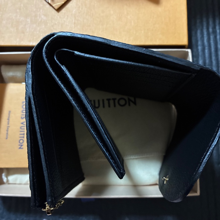 ポルトフォイユ・ヴィクトリーヌ CA1128（ブランド財布・小物）の商品画像 - 査定依頼日：2025年6月17日 - 最高査定価格：20,000円