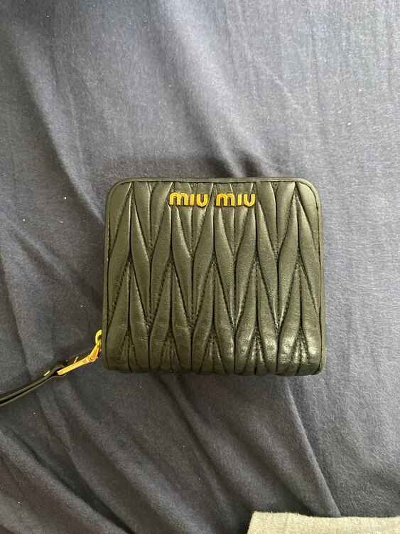 ミュウミュウ  （ブランドバッグ）の商品画像 - 査定依頼日：2025年2月7日 - 最高査定価格：10,000円