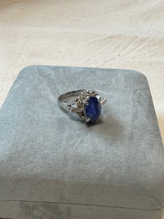 ブルーサファイヤ（宝石）の商品画像 - 査定依頼日：2025年5月24日 - 最高査定価格：200,000円