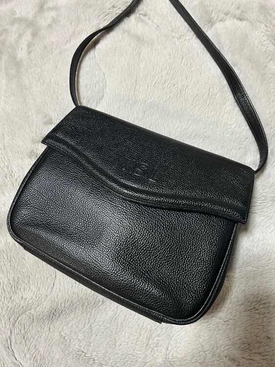 イブサンローラン  （ブランドバッグ）の商品画像 - 査定依頼日：2025年3月6日 - 最高査定価格：25,000円