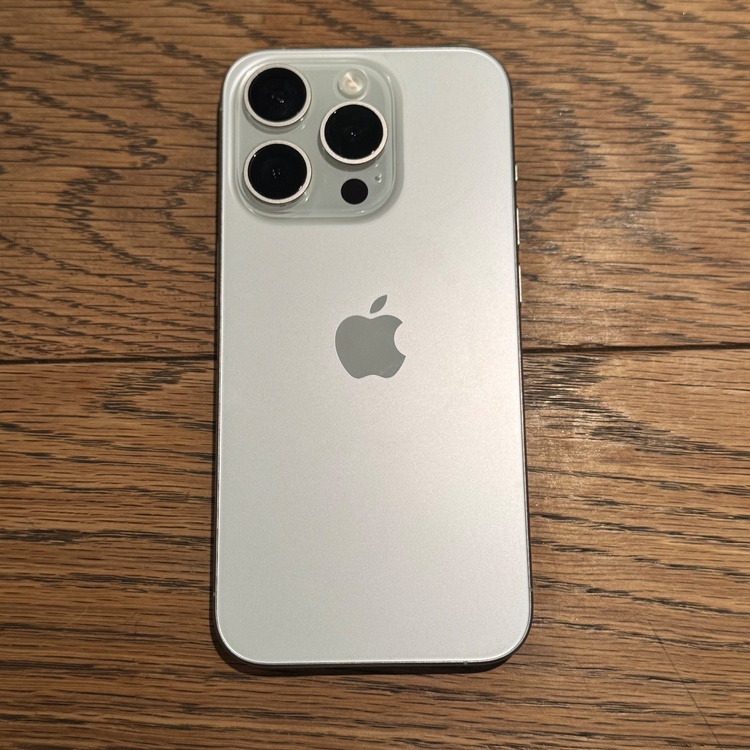 iPhone iPhone 15 Pro 256GB au（スマホ）の商品画像 - 査定依頼日：2026年10月3日 - 最高査定価格：92,000円