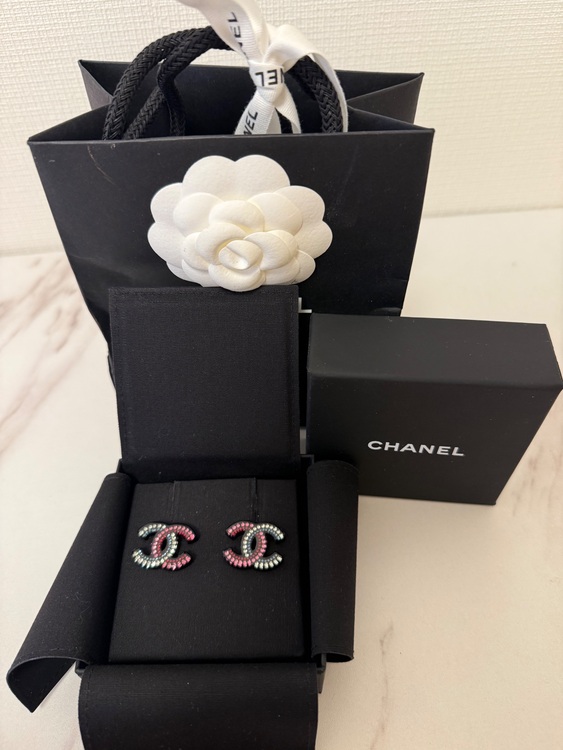 ピアス（古着・ファッション）の商品画像 - 査定依頼日：2025年10月8日 - 最高査定価格：50,000円