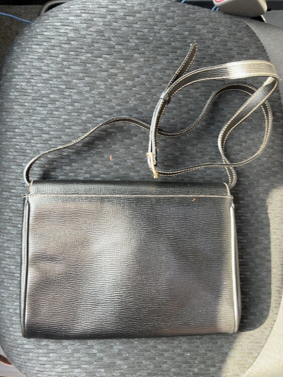 ショルダーバッグ（ブランドバッグ）の商品画像 - 査定依頼日：2025年4月12日 - 最高査定価格：37,000円