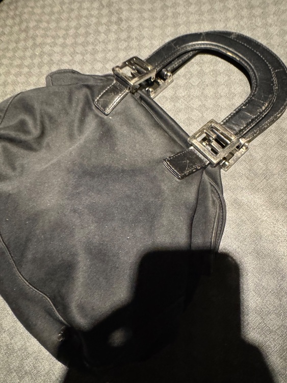 ハンドバッグ（ブランドバッグ）の商品画像 - 査定依頼日：2025年10月14日 - 最高査定価格：15,000円