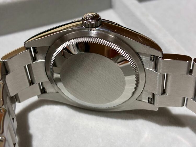 デイトジャスト36（ブラック、ドームベゼル、オイスターブレス）（高級時計）の商品画像 - 査定依頼日：2025年9月10日 - 最高査定価格：1,250,000円