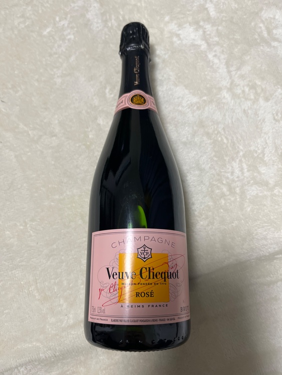 シャンパン ヴーヴ・クリコ （お酒）の商品画像 - 査定依頼日：2025年8月29日 - 最高査定価格：3,000円