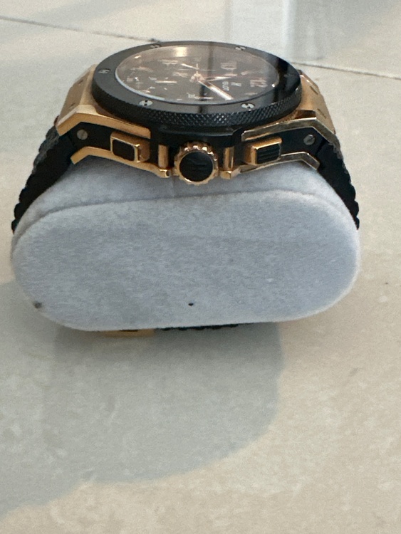 ウブロ ビックバン 114229（高級時計）の商品画像 - 査定依頼日：2025年12月7日 - 最高査定価格：1,400,000円