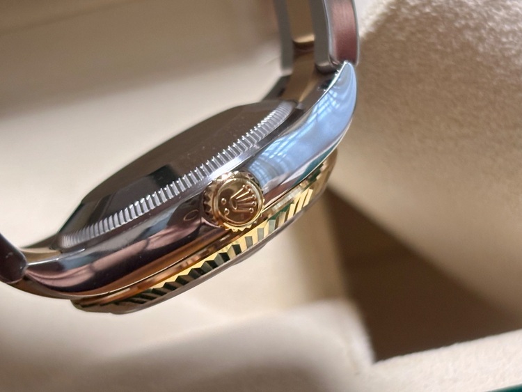 デイトジャスト31 フローラルモチーフ（高級時計）の商品画像 - 査定依頼日：2025年7月22日 - 最高査定価格：2,200,000円