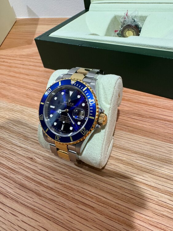 Rolex 16613LB M385465 Submariner Date YG（高級時計）の商品画像 - 査定依頼日：2024年11月18日 - 最高査定価格：1,650,000円