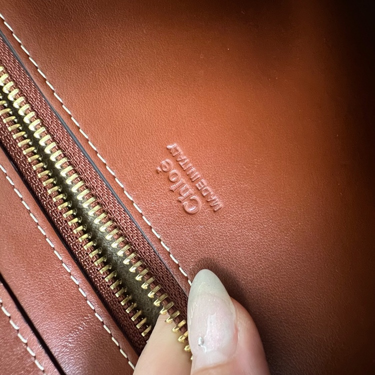 Chloe ウッディ リサイクルフェルト＆シャイニーカーフスキン（ブランドバッグ）の商品画像 - 査定依頼日：2025年6月4日 - 最高査定価格：55,000円