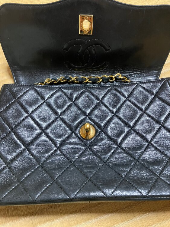 チェーンショルダー　マトラッセ（ブランドバッグ）の商品画像 - 査定依頼日：2025年4月28日 - 最高査定価格：210,000円