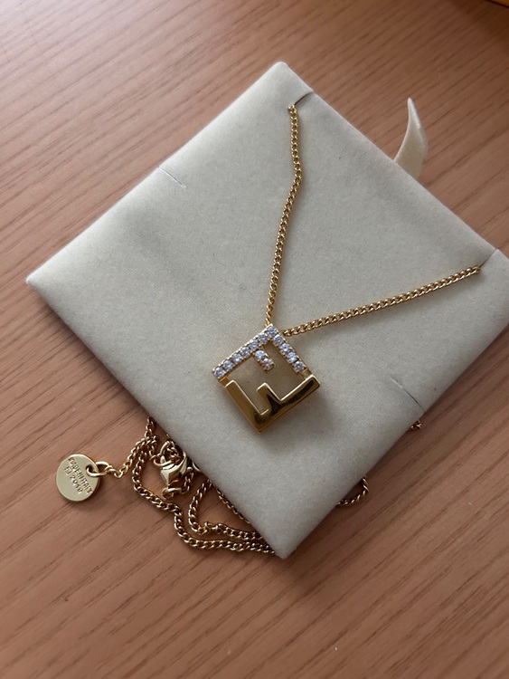 フェンディ  （ブランドバッグ）の商品画像 - 査定依頼日：2025年7月22日 - 最高査定価格：25,000円