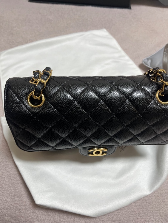 クラシック　フラップ  バッグ23  A01113 C3906（ブランドバッグ）の商品画像 - 査定依頼日：2026年2月14日 - 最高査定価格：980,000円