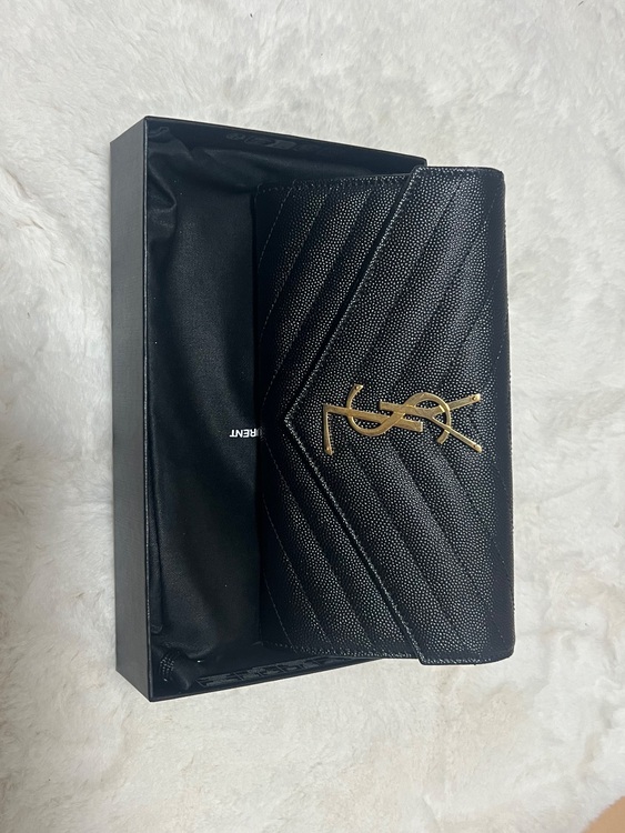 イブサンローラン  （ブランドバッグ）の商品画像 - 査定依頼日：2025年10月25日 - 最高査定価格：60,000円