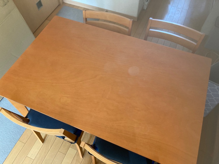 ダイニングテーブル　（家具・寝具）の商品画像 - 査定依頼日：2025年11月10日 - 最高査定価格：5,000円