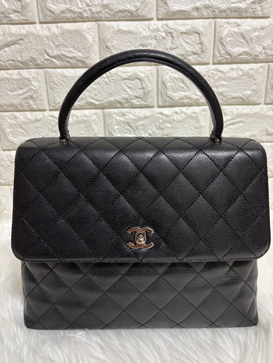 シャネル マトラッセ トップハンドル ハンドバッグ ターンロック ブラック キャ（ブランドバッグ）の商品画像 - 査定依頼日：2025年8月20日 - 最高査定価格：220,000円
