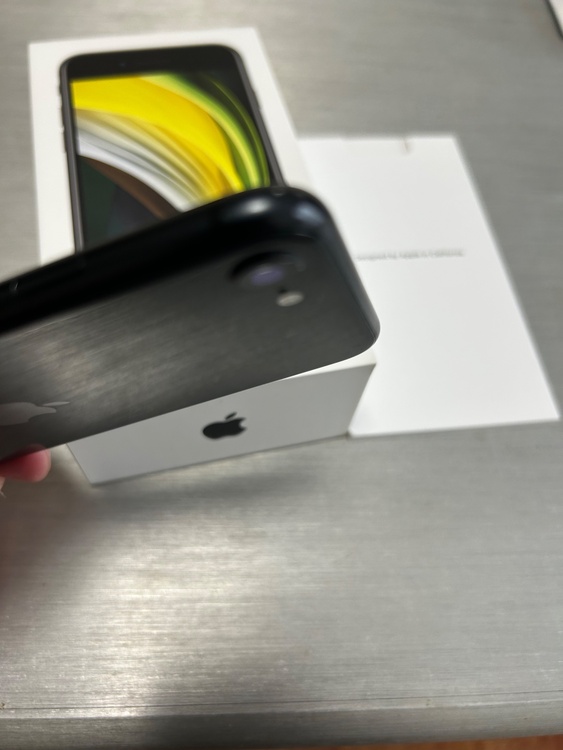 iPhone iPhone SE (第 2 世代) 128GB SIMフリー（スマホ）の商品画像 - 査定依頼日：2026年6月27日 - 最高査定価格：9,000円