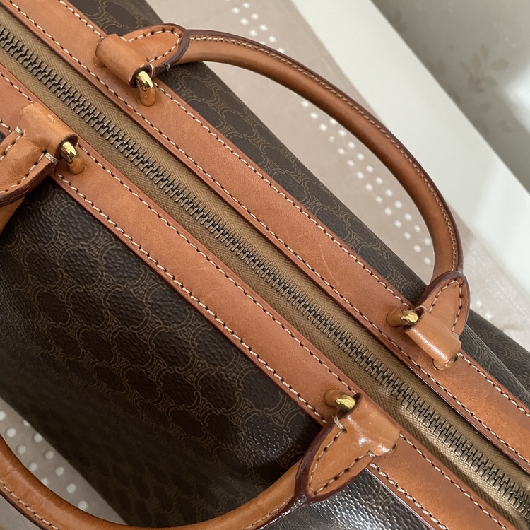 マガダム　2wayボストン（ブランドバッグ）の商品画像 - 査定依頼日：2022年4月7日 - 最高査定価格：13,000円