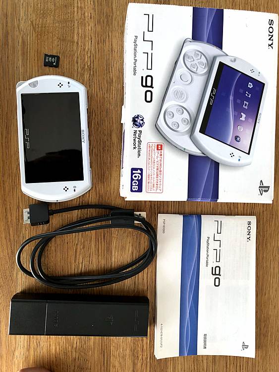 PSP-go white本体　（ゲーム機本体・ゲームソフト）の商品画像 - 査定依頼日：2020年1月5日 - 最高査定価格：2,500円