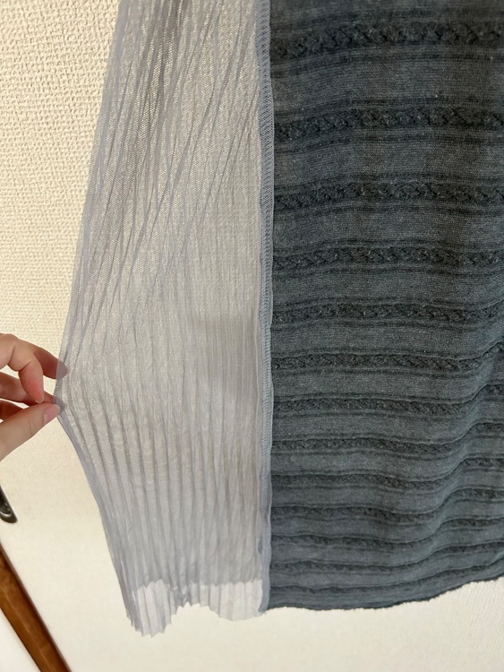 膝丈ワンピース　グレー　プリーツレース（古着・ファッション）の商品画像 - 査定依頼日：2025年8月13日 - 最高査定価格：100円