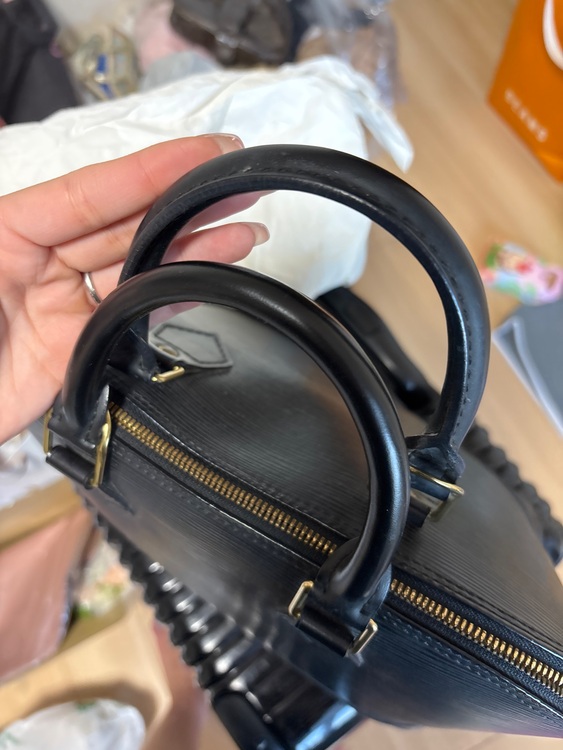 ルイヴィトン エピ （ブランドバッグ）の商品画像 - 査定依頼日：2025年12月2日 - 最高査定価格：70,000円