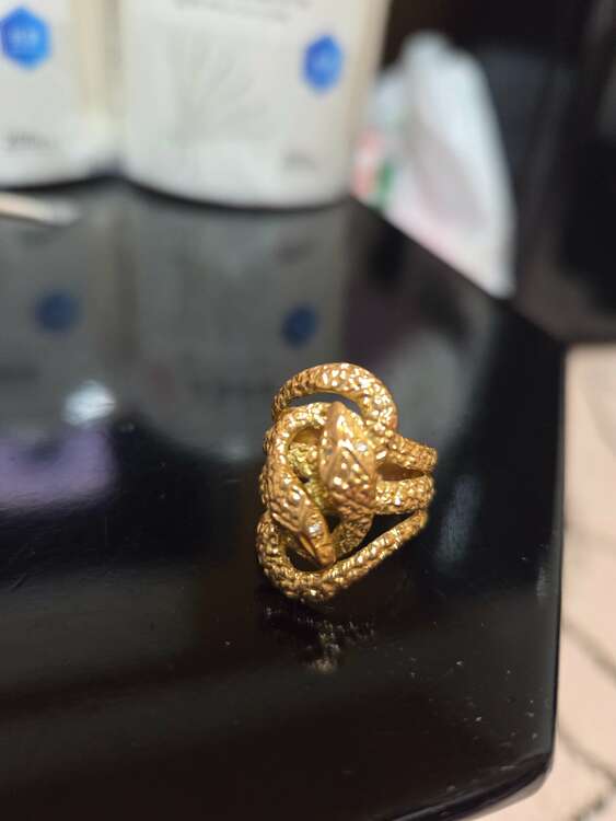 スネークリング。重さは9g。（金・貴金属）の商品画像 - 査定依頼日：2025年5月19日 - 最高査定価格：110,000円