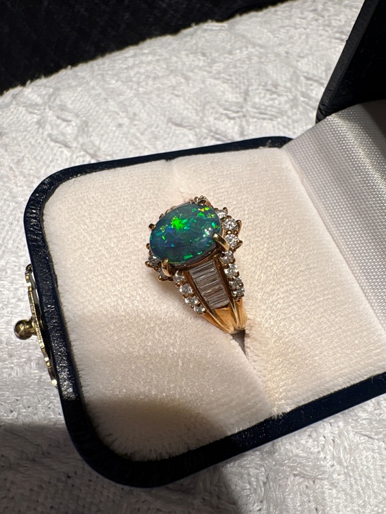 ブラックオパール（宝石）の商品画像 - 査定依頼日：2025年6月30日 - 最高査定価格：130,000円