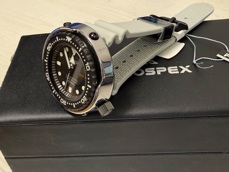 マリーンマスター　 プロフェッショナル  国産ダイバーズ50周年記念限定モデル （高級時計）の商品画像 - 査定依頼日：2026年3月9日 - 最高査定価格：150,000円