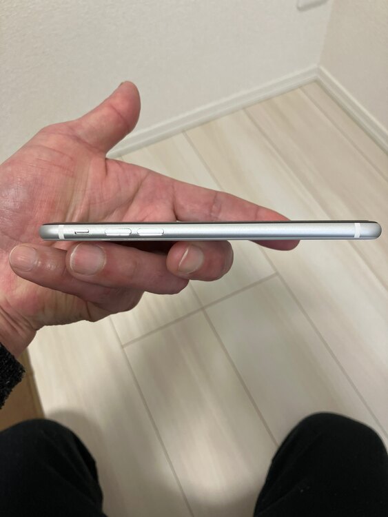 iPhonese第二世代（スマホ）の商品画像 - 査定依頼日：2025年4月8日 - 最高査定価格：10,000円