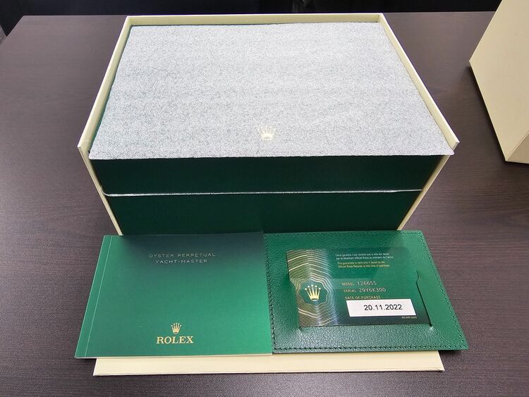 ヨットマスター40（高級時計）の商品画像 - 査定依頼日：2025年10月2日 - 最高査定価格：4,400,000円