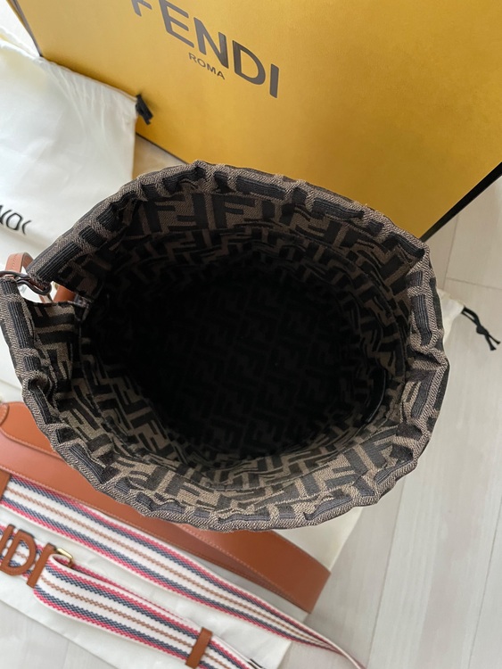 フェンディ  （ブランドバッグ）の商品画像 - 査定依頼日：2025年11月19日 - 最高査定価格：140,000円