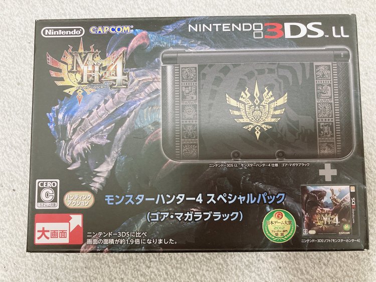 Nintendo3DS LL モンスターハンター4スペシャルパック（ゲーム機本体・ゲームソフト）の商品画像 - 査定依頼日：2022年10月30日 - 最高査定価格：4,500円