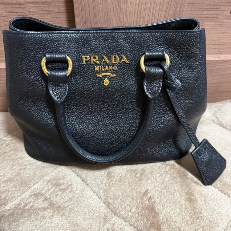型番：1BA411 素材：VITELLO PHENIX（ヴィッテロ・フェニックス） カラー：NERO（ブラック） サイズ表記：TU 商品コード：1BA411 2EBK F0002（ブランドバッグ）の商品画像 - 査定依頼日：2026年9月27日 - 最高査定価格：100,000円