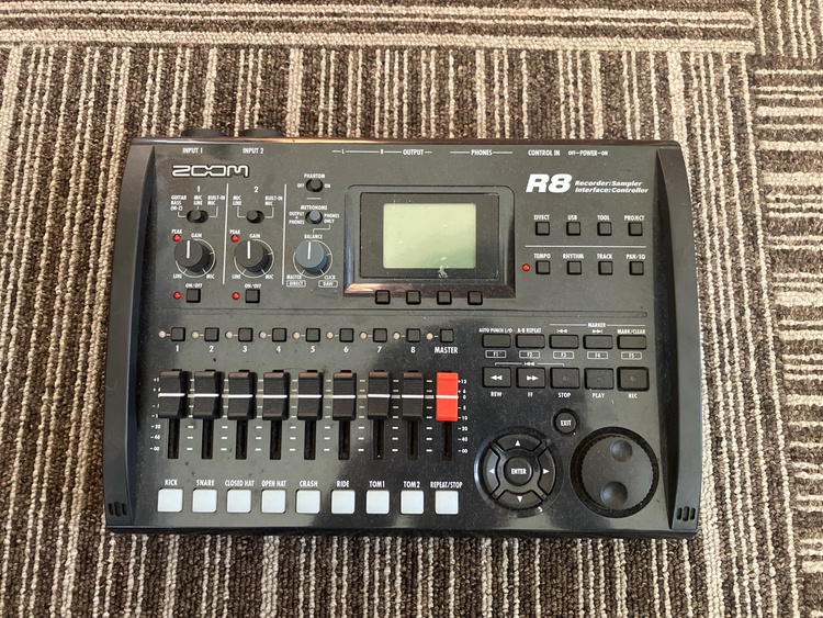 zoommtr r8（ピアノ・楽器・PA機材）の商品画像 - 査定依頼日：2026年4月5日 - 最高査定価格：3,000円