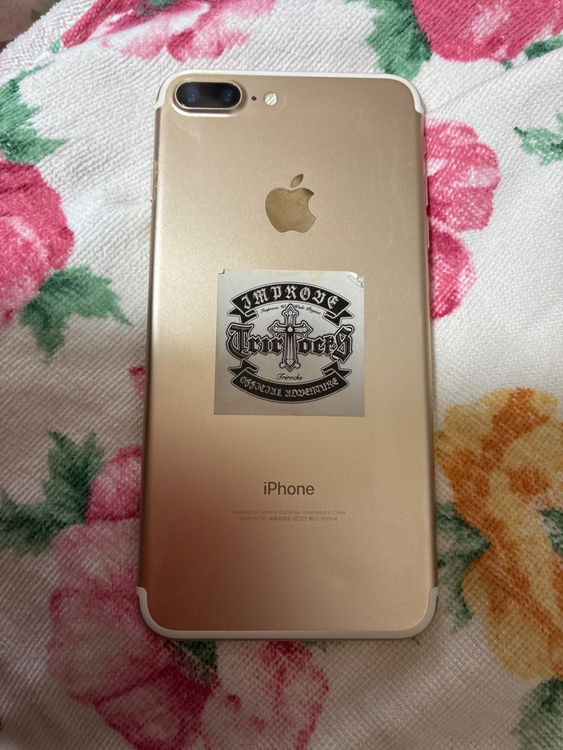 iPhone7plus ゴールド（スマホ）の商品画像 - 査定依頼日：2026年6月10日 - 最高査定価格：2,000円