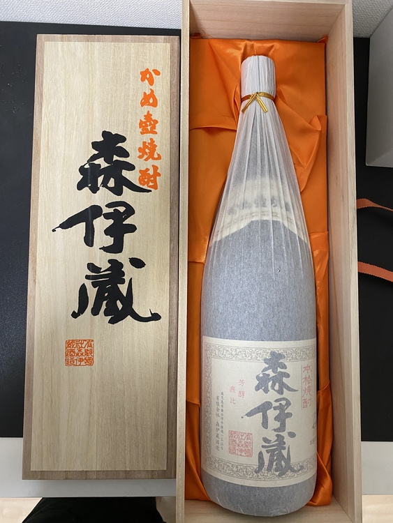森伊蔵1.8リットル桐箱入り（お酒）の商品画像 - 査定依頼日：2021年6月23日 - 最高査定価格：12,000円