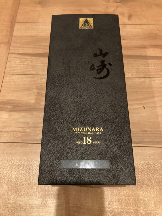 サントリー山崎18年ミズナラ100周年数量限定品（お酒）の商品画像 - 査定依頼日：2026年7月25日 - 最高査定価格：150,000円