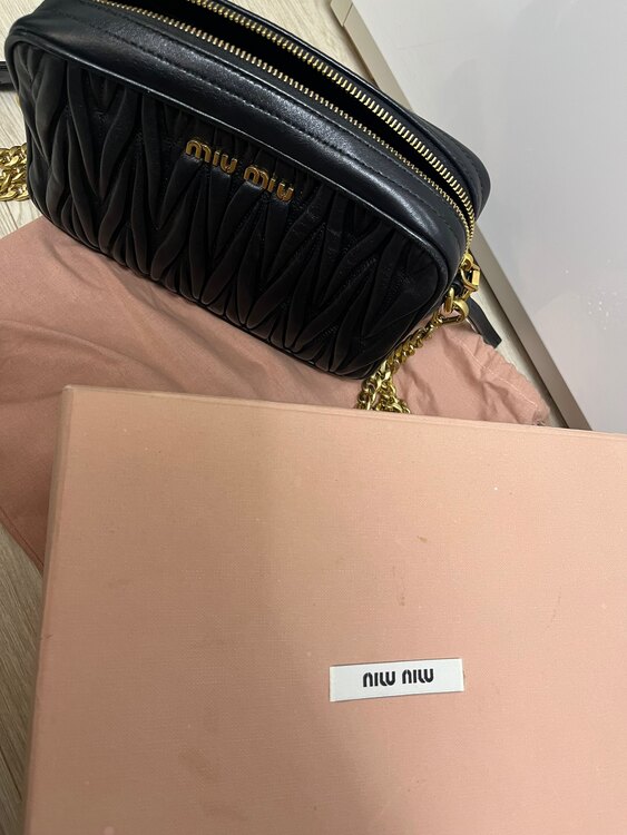 ミュウミュウ  （ブランドバッグ）の商品画像 - 査定依頼日：2025年2月23日 - 最高査定価格：60,000円