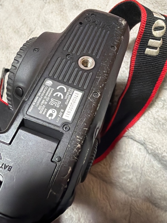 EOS 6D（カメラ）の商品画像 - 査定依頼日：2026年5月15日 - 最高査定価格：8,000円
