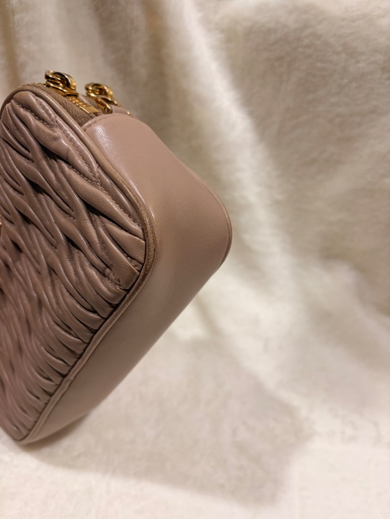 ミュウミュウ  （ブランドバッグ）の商品画像 - 査定依頼日：2026年3月16日 - 最高査定価格：55,000円