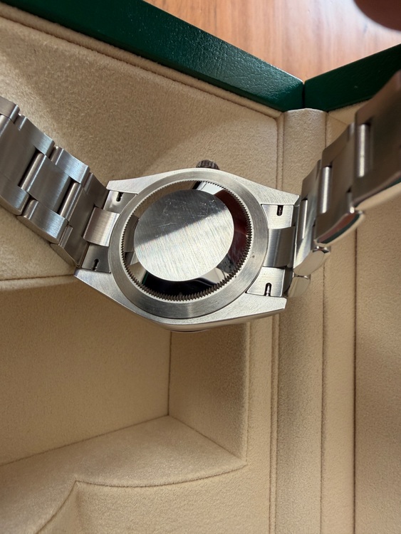 ロレックス パーペチュアル 12430（高級時計）の商品画像 - 査定依頼日：2025年11月15日 - 最高査定価格：1,210,000円