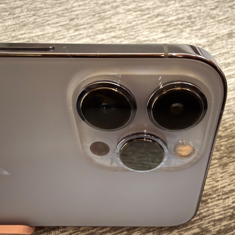 iPhone 13 Pro Max 128GB SIMフリー（スマホ）の商品画像 - 査定依頼日：2025年10月11日 - 最高査定価格：71,000円