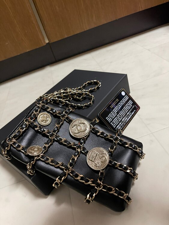 フォンケースチェーンショルダー（ブランド財布・小物）の商品画像 - 査定依頼日：2025年5月9日 - 最高査定価格：200,000円