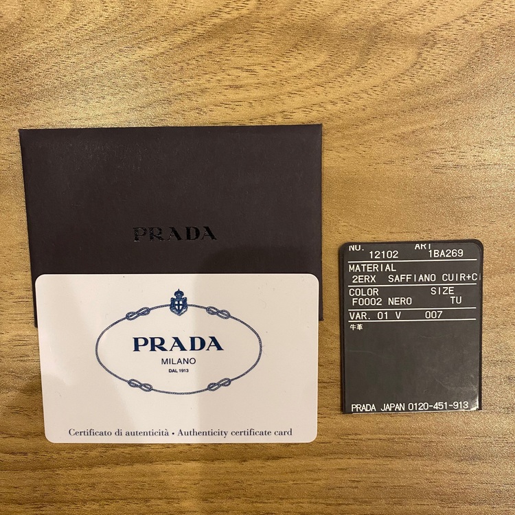 プラダ サフィアーノキュイール レザー 2WAYハンドバッグ ブラック 1BA2（ブランドバッグ）の商品画像 - 査定依頼日：2022年7月28日 - 最高査定価格：80,000円