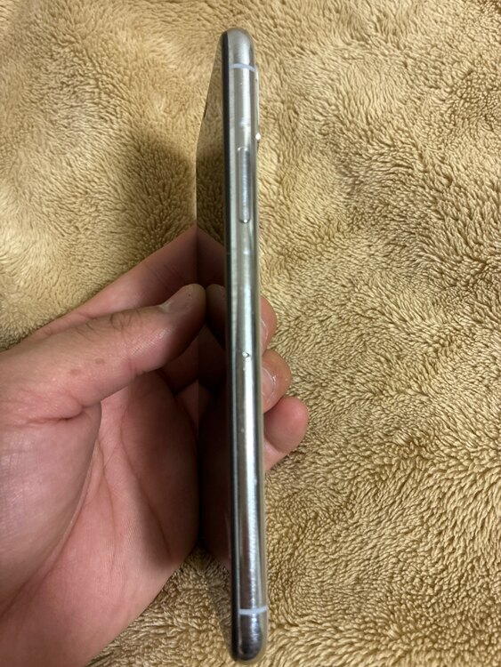 iPhoneXS64GBシルバー（スマホ）の商品画像 - 査定依頼日：2025年5月20日 - 最高査定価格：19,000円