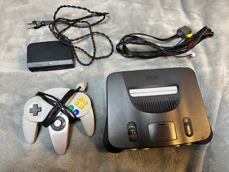 Nintendo64（ゲーム機本体・ゲームソフト）の商品画像 - 査定依頼日：2022年10月9日 - 最高査定価格：2,500円