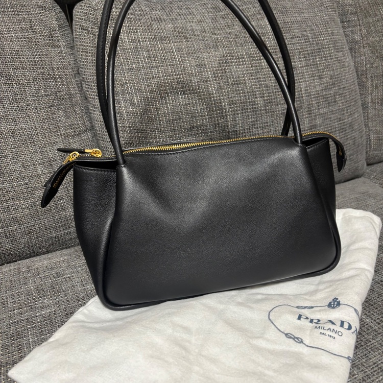 プラダ  （ブランドバッグ）の商品画像 - 査定依頼日：2025年9月4日 - 最高査定価格：243,000円