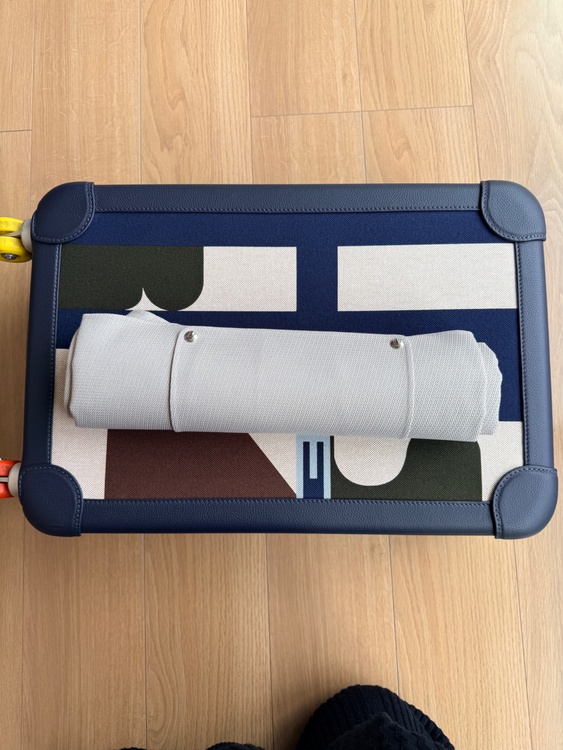 スーツケース リファレンス R.M.S.キャビンスーツケース（ブランドバッグ）の商品画像 - 査定依頼日：2026年2月25日 - 最高査定価格：700,000円