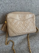 CHANEL フリンジバッグ　ベージュ（ブランドバッグ）の商品画像 - 査定依頼日：2026年4月25日 - 最高査定価格：200,000円
